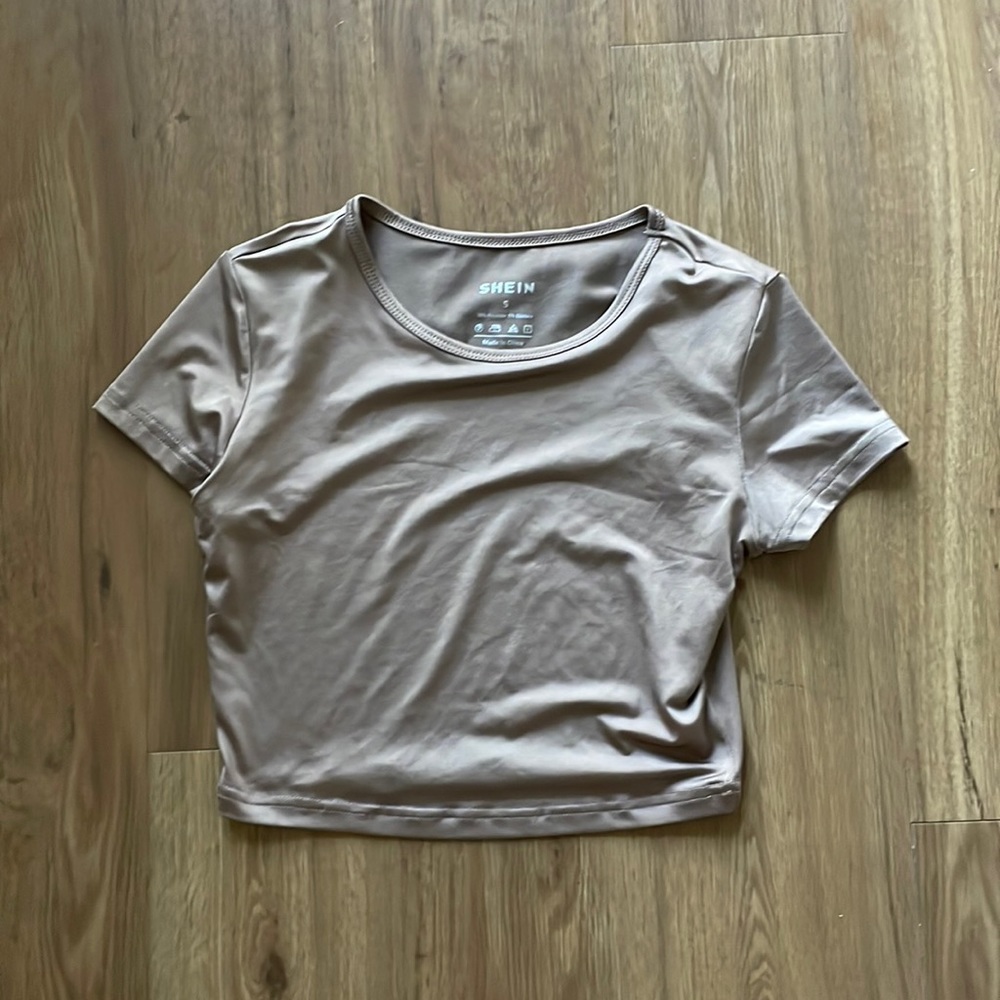 tan cropped tee